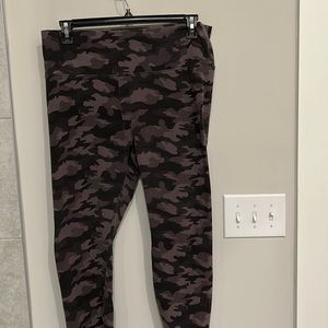 Simply Vera leggings.